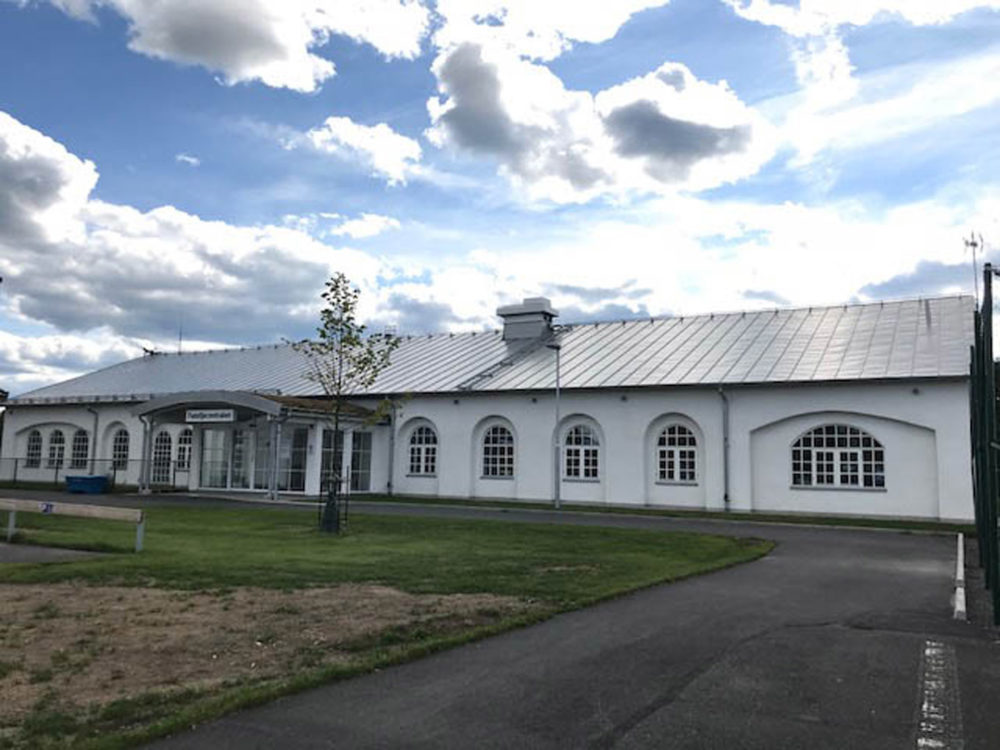 Kulturfönster med valv på familjecenter