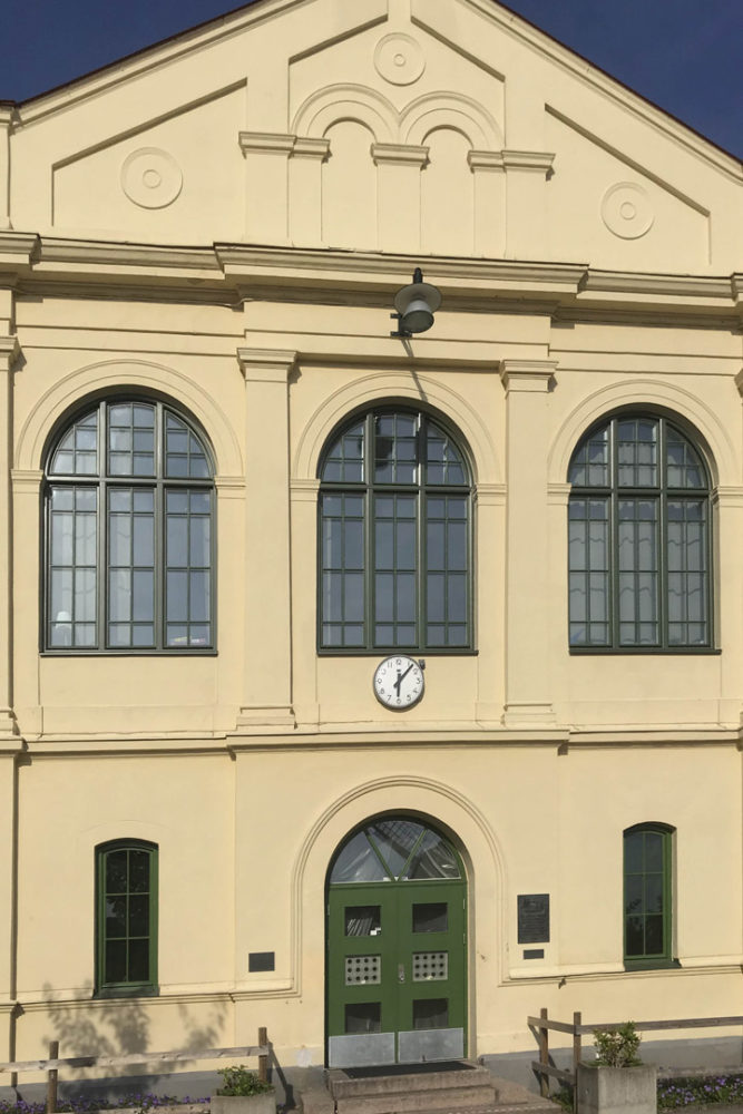 Kulturfönster med valv på gamla Handelsgymnasiet
